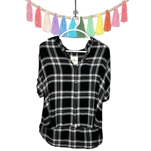 American Eagle Black and White Plaid Flowy Button Down Blouse Size Extra Small - Picture 1 of 10